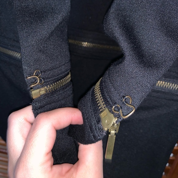 Blazer - Picture 2 of 3